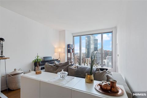 Photo of 99 Hudson Street #2607, Jersey City, NJ 07302 (MLS # 25038317) Photo of 99 Hudson Street #2607, Jersey City, NJ 07302 (MLS # 25038317)