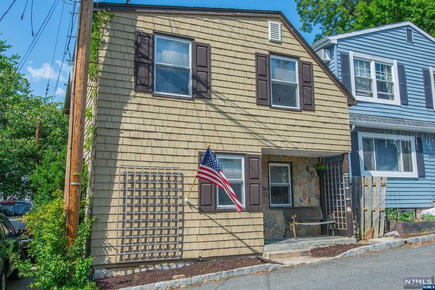 Looking for a wonderful little starter home or condo alternative with low maintenance and the pleasure of a being a part of the lovely Mount Tabor Community? This is it! Why rent when you can own this 3 BR 1.1 BA home just waiting for your personal touches yet with the bones (new windows, gutters & hot water heater) to get you started. Hardwood, Bamboo and laminate flooring, slider from the eat in kitchen to a quaint little outdoor space with no maintenance. Large master Bedroom with 2 large closets. Then experience and enjoy all of the amenities the Mount Tabor Community has to offer: Playgrounds, walking trails, parks, library, post office, Golf Course and more! On street parking until 2am. Convenient to so much as well: NYC Train, Shopping, NJ Highways 10, 80, 280 & 287. Fantastic Parsippany schools! Super opportunity!