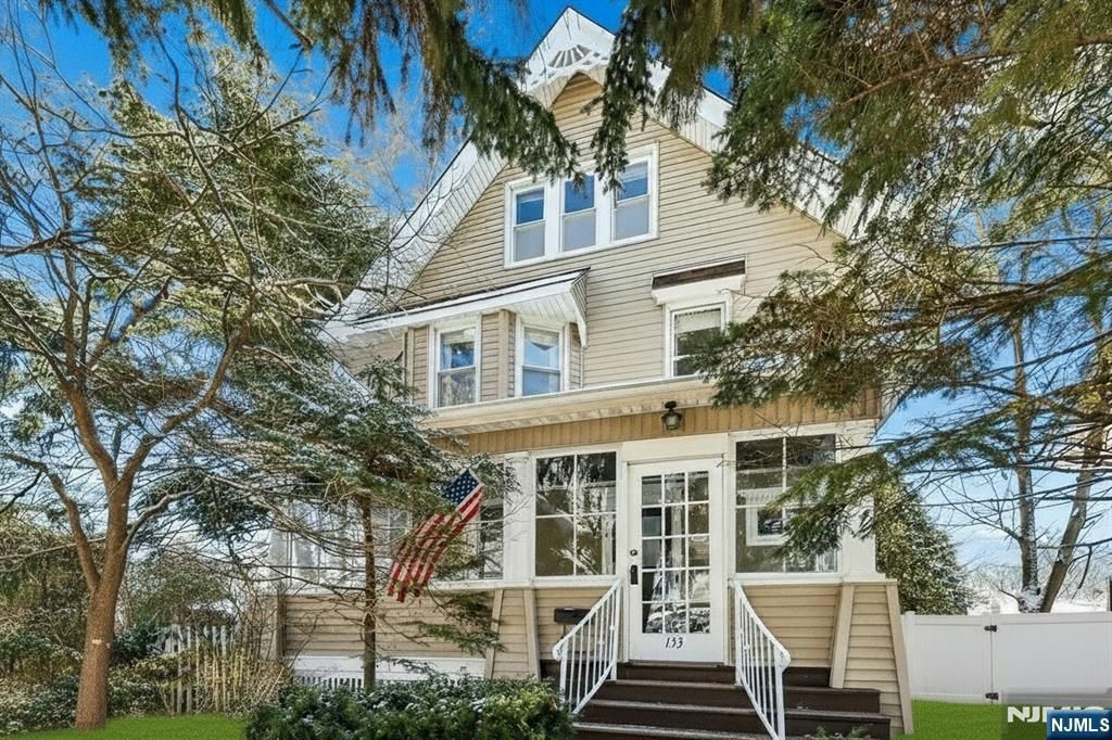 Photo of 133 Hudson Avenue, Ridgefield Park, NJ 07660 (MLS # 26002449)