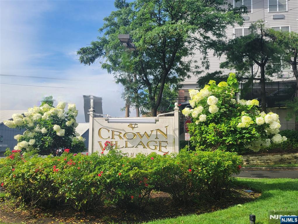 Rental Property at 8 Garden Pl 283, Edgewater, New Jersey - Bedrooms: 2 
Bathrooms: 2 
Rooms: 5  - $2,800 MO.