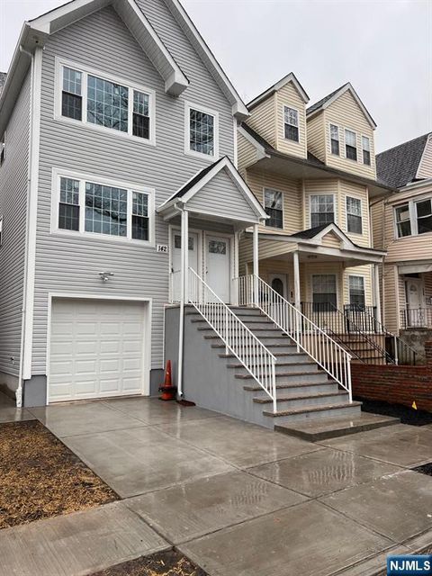 142 15th Street East Orange NJ 07017