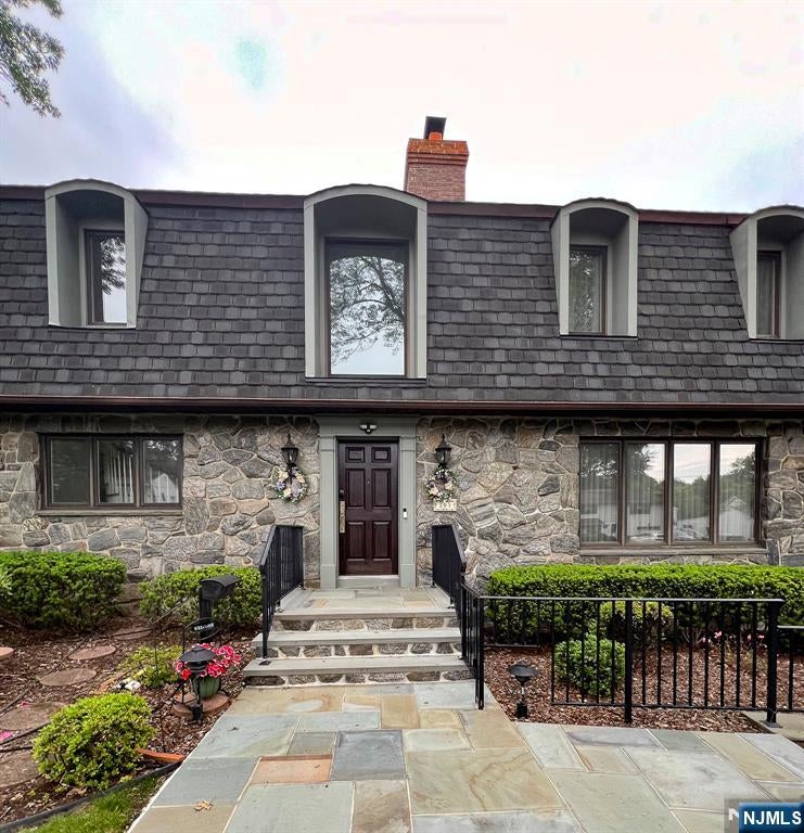 203 Harwood Place