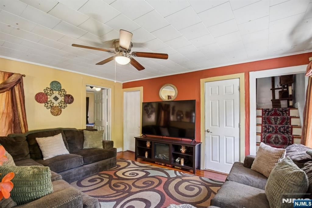 Photo of 369 Queens Court, Ridgewood Village, NJ 07450 (MLS # 25036179)