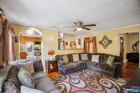 369 Queens Court Ridgewood NJ 07450