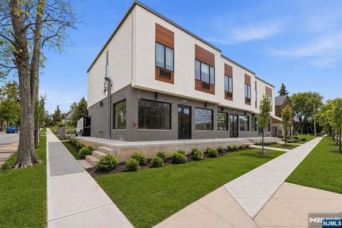 Photo of 850 Broad Ave #A, Ridgefield, NJ 07657 (MLS # 26015362)