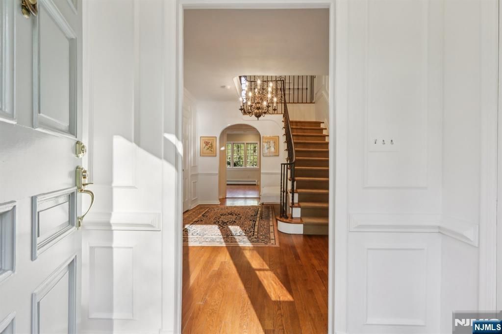 Photo of 215 Beechwood Road, Ridgewood Village, NJ 07450 (MLS # 26013627)