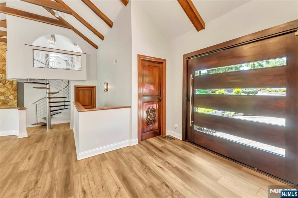 Photo of 18 Fairview Drive, North Caldwell, NJ 07006 (MLS # 25039732)