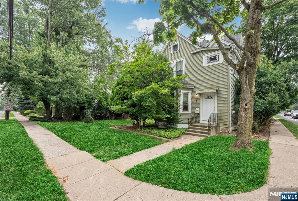 7 Hardenburgh Avenue