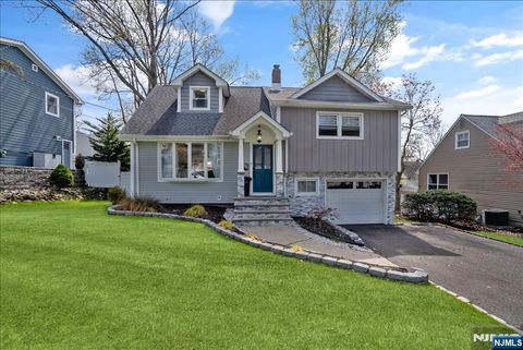 Photo of 11 Westland Road, Verona, NJ 07044 (MLS # 26013123)