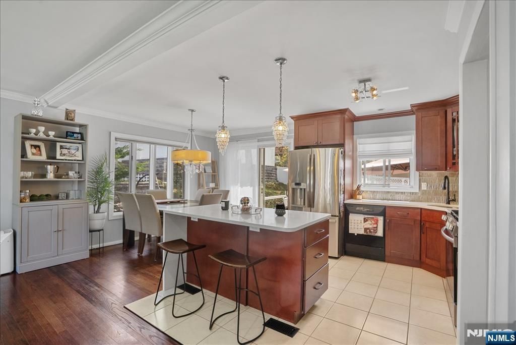 Photo of 11 Westland Road, Verona, NJ 07044 (MLS # 26013123)