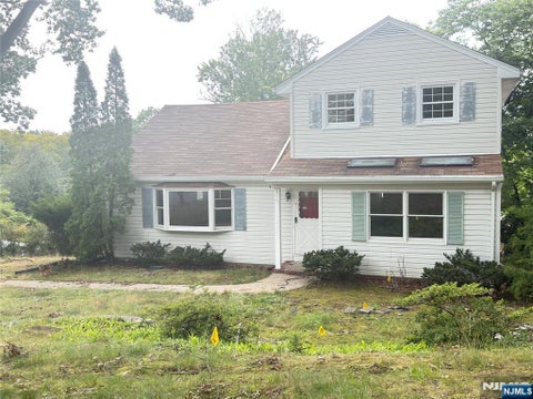 Photo of 89 Circle Drive, Paramus, NJ 07652 (MLS # 26031686)