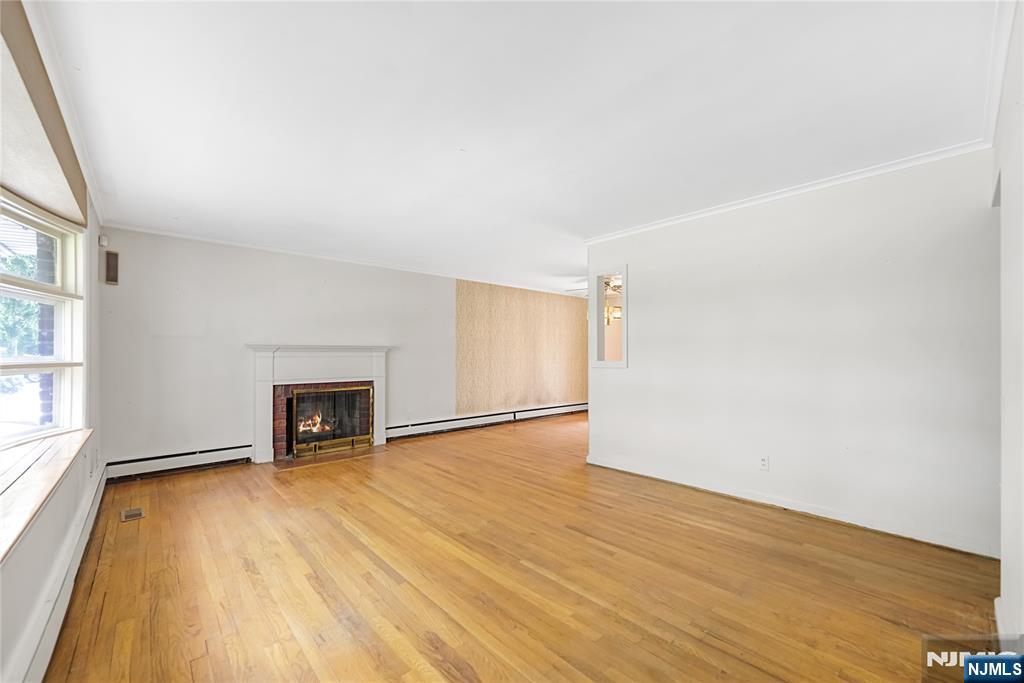 468 W Ivy Lane