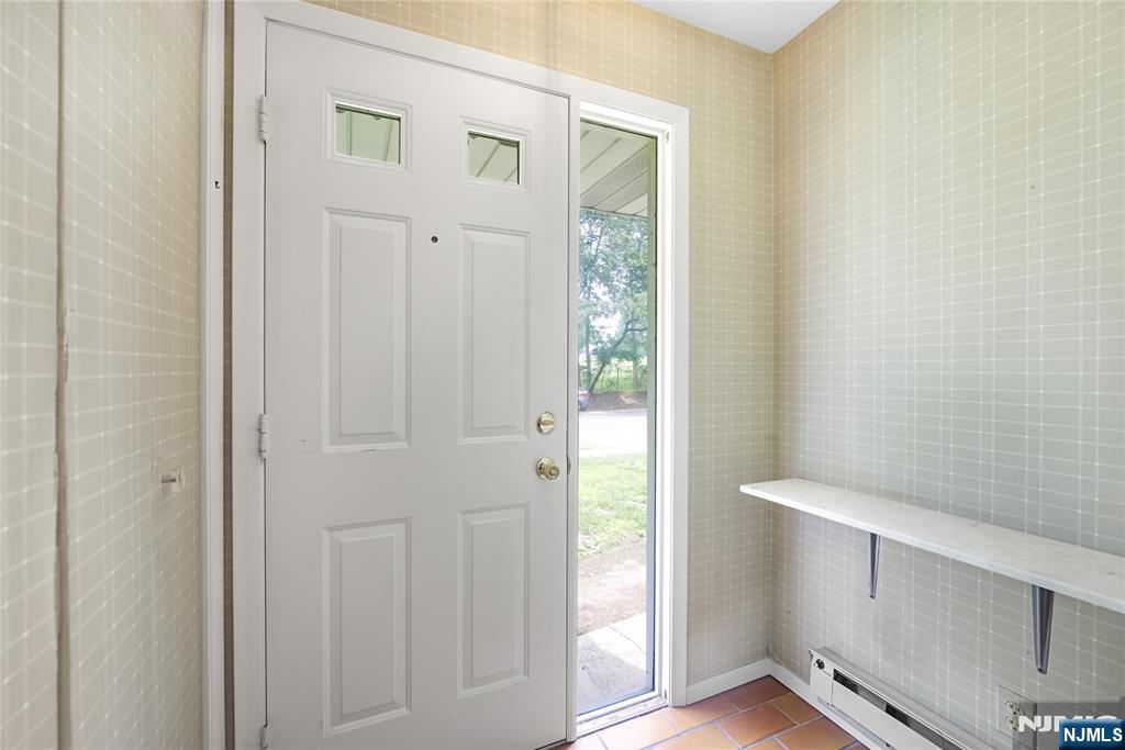 468 W Ivy Lane