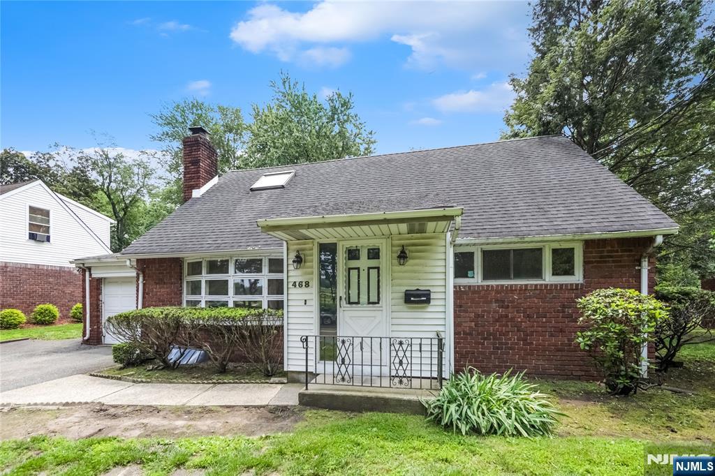 468 W Ivy Lane