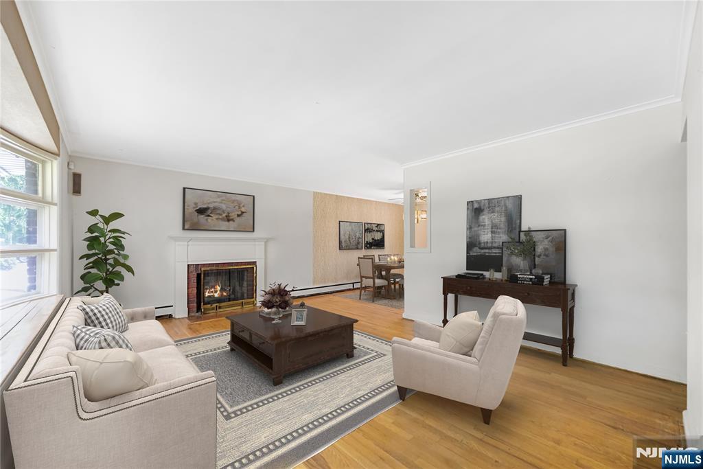 468 W Ivy Lane