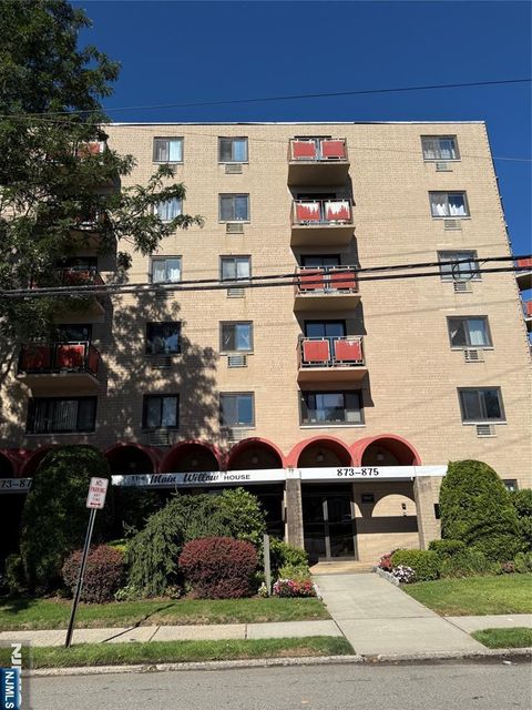 Photo of 873 Main St #2E, Hackensack, NJ 07601 (MLS # 25043036)