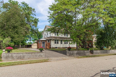 Photo of 10 Tilley Avenue, Pequannock Township, NJ 07444 (MLS # 26003722)