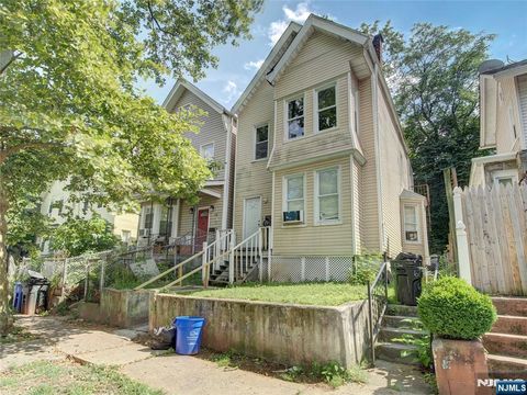 67 9th Avenue East Orange NJ 07018