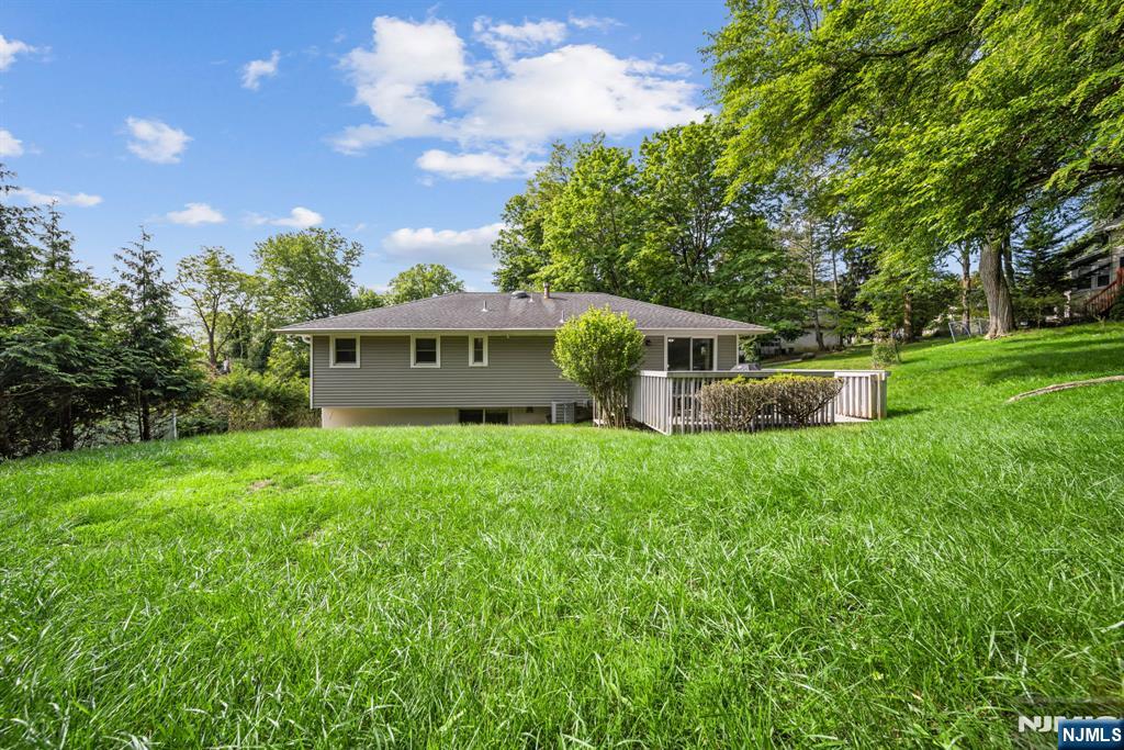 425 Paulding Avenue