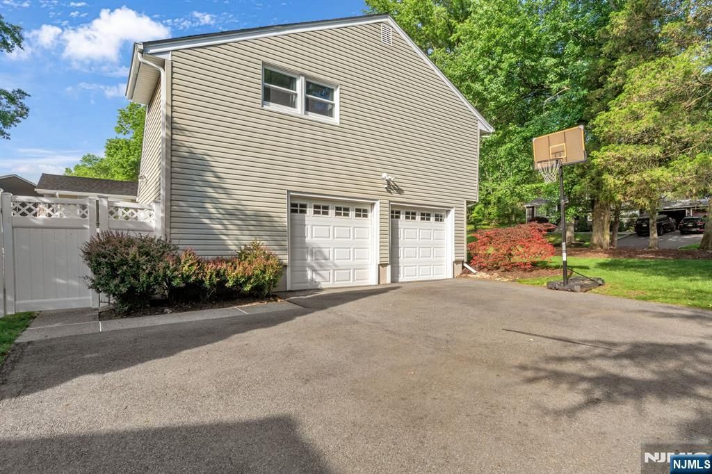 Photo of 31 Monhegan Avenue, Wayne, NJ 07470 (MLS # 26019895)