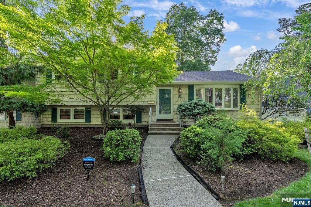 Photo of 31 Monhegan Avenue, Wayne, NJ 07470 (MLS # 26019895)