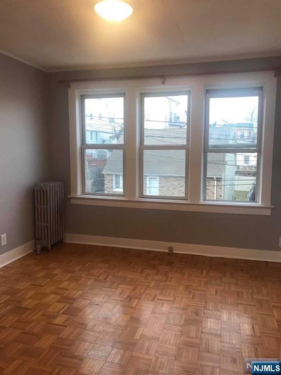 82 Devon Ter 2nd Floor, Kearny, New Jersey - 2 Bedrooms  
1 Bathrooms  
4 Rooms - 