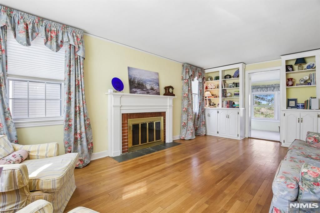 Photo of 33 Coolidge Avenue, Caldwell, NJ 07006 (MLS # 26006219)