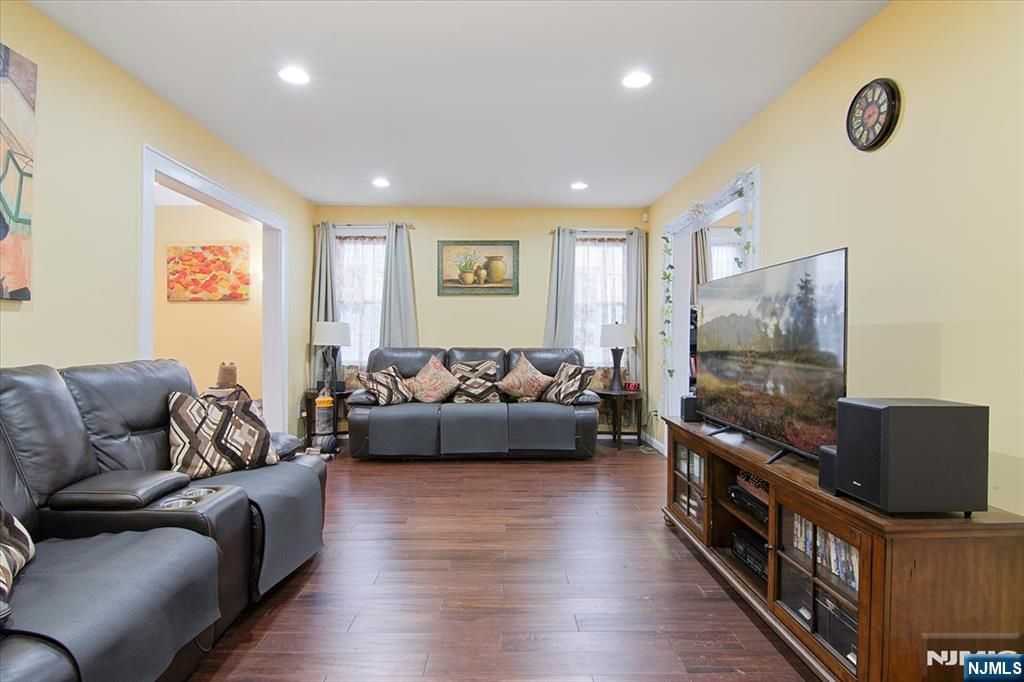 Photo of 29 Van Ness Terrace, Maplewood, NJ 07040 (MLS # 26001068)