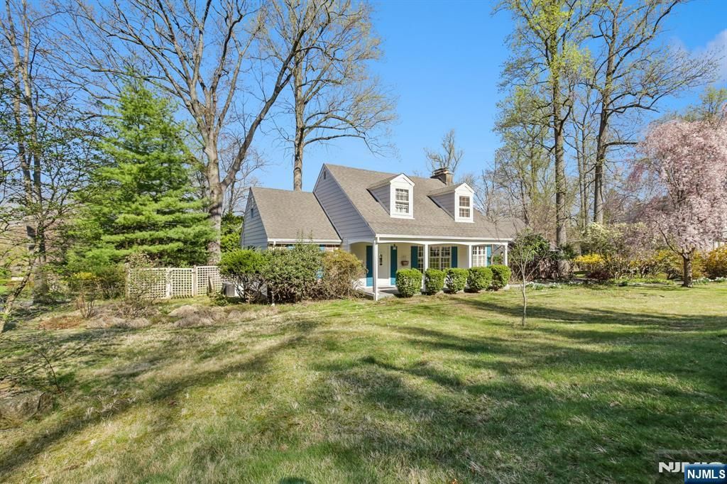 Photo of 162 Anderson Avenue, Closter, NJ 07624 (MLS # 26013003)