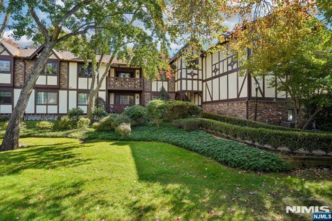 Photo of 1714 Faulkner Court #1714, Mahwah, NJ 07430 (MLS # 26037705)