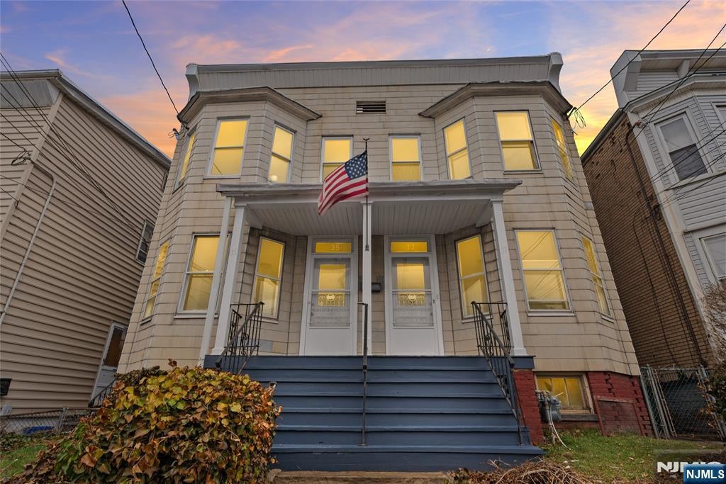 33-35 Delaware Street