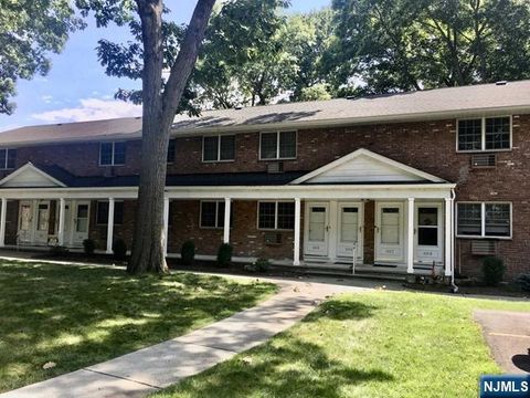 Photo of 1105 Washington Dr, Ramsey, NJ 07446 (MLS # 26019423)