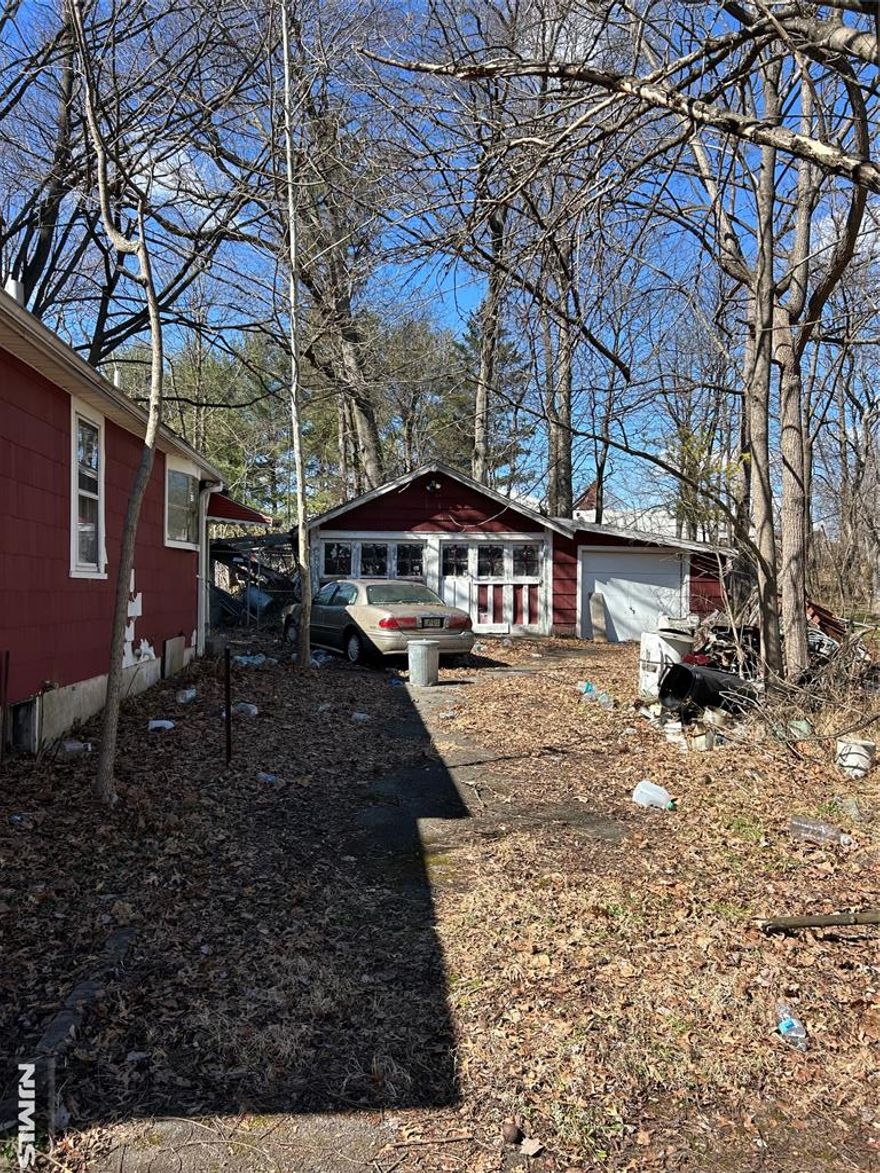 Attention all investors and project seekers, this half acre property located in beautiful Livingston is sure to please. Located close to school, hospitals, shopping and major highways this property is primed a major overhaul. Set on over a half acre and set back from the street this property over complete serenity and a peaceful tranquility. Many new homes in this established neighborhood make this a must see. Don't miss out on this opportunity. Being sold completely as-is