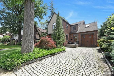 Photo of 548 Standish Rd, Teaneck, NJ 07666 (MLS # 25037408) Photo of 548 Standish Rd, Teaneck, NJ 07666 (MLS # 25037408)