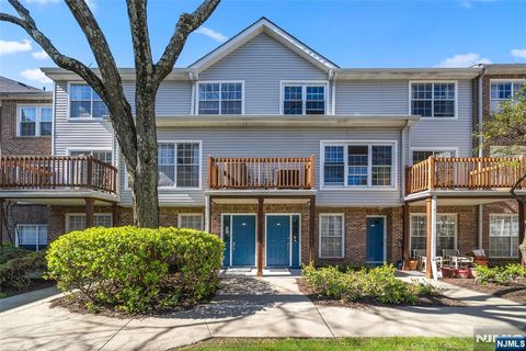 Photo of 166 Lynette Dr, Fort Lee, NJ 07024 (MLS # 26006545)