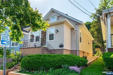 69 Mountainside Terrace, Clifton, NJ 07013 - MLS#: 25017047