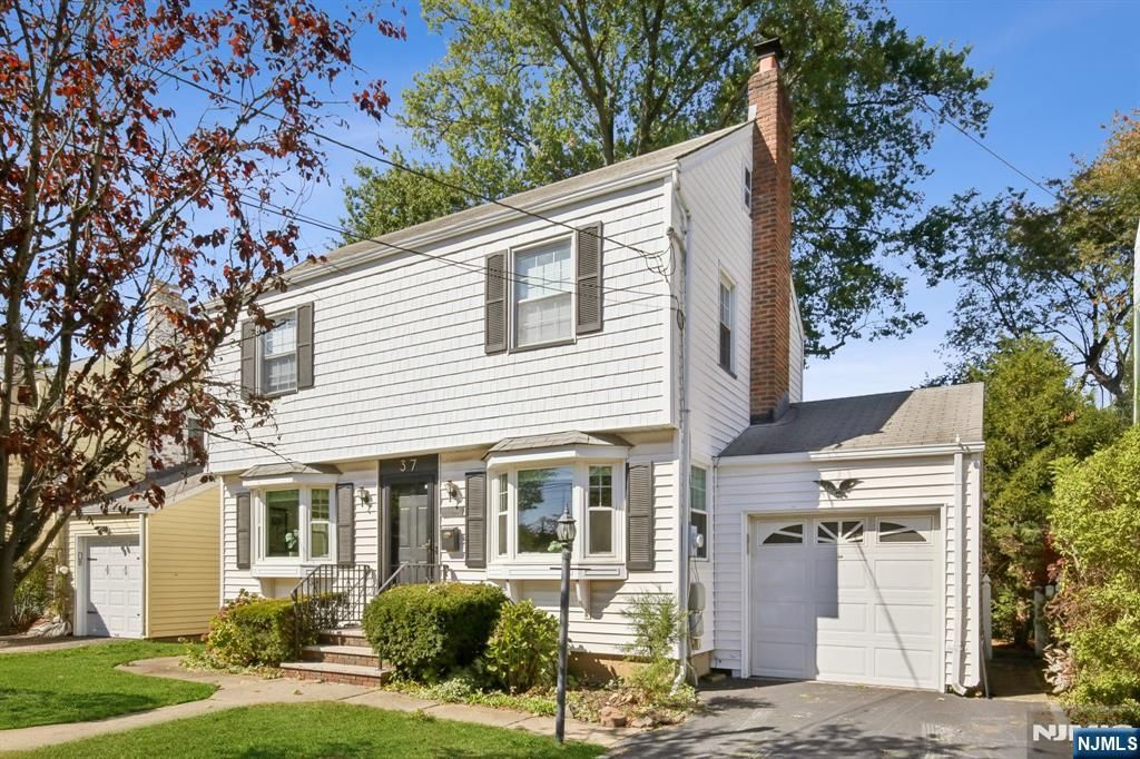 Photo of 37 Aldon Terrace, Bloomfield, NJ 07003 (MLS # 25036293)