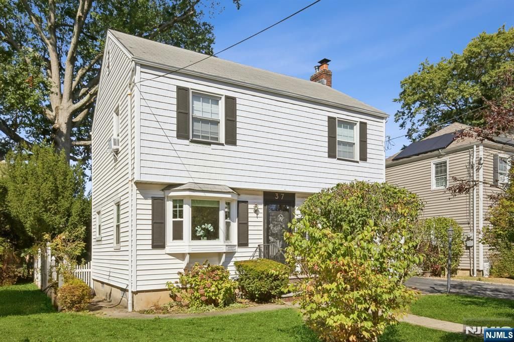 Photo of 37 Aldon Terrace, Bloomfield, NJ 07003 (MLS # 25036293)