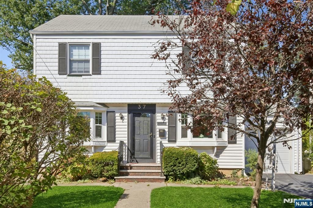 Photo of 37 Aldon Terrace, Bloomfield, NJ 07003 (MLS # 25036293)