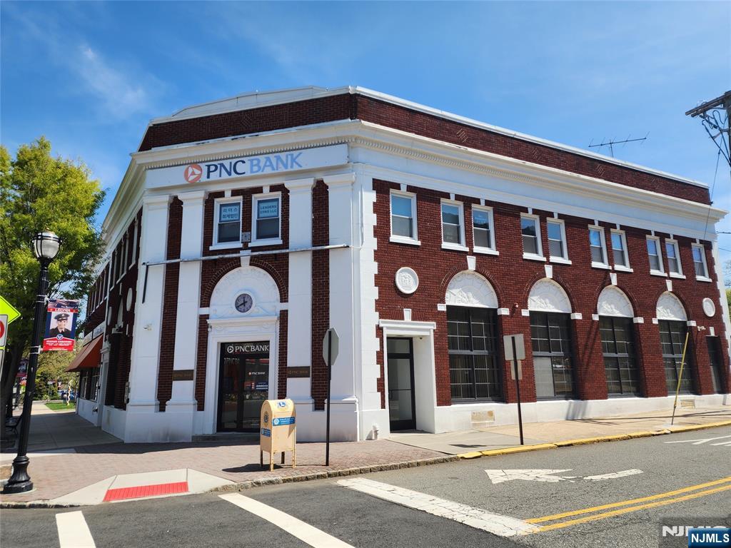 353 Broad Avenue 2nd Floor