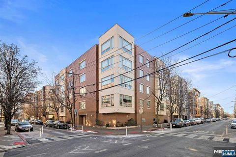 635 6th Street 4A Hoboken NJ 07030