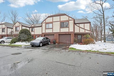 Photo of 34 Palisade Ave, Cresskill, NJ 07626 (MLS # 26004536)