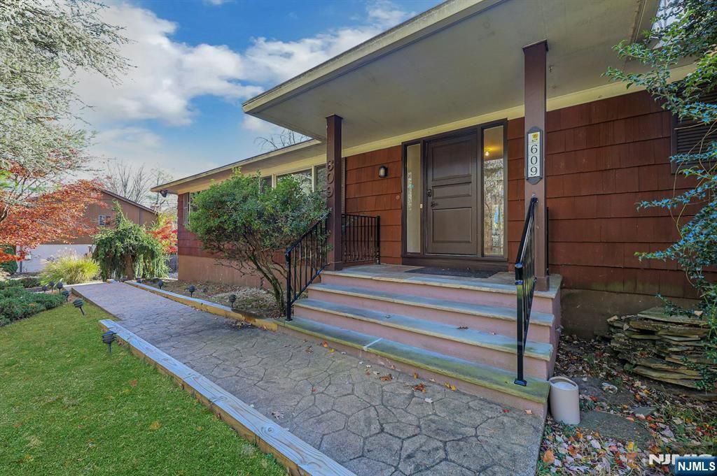 Photo of 609 Echo Glen Avenue, River Vale, NJ 07675 (MLS # 26002656)