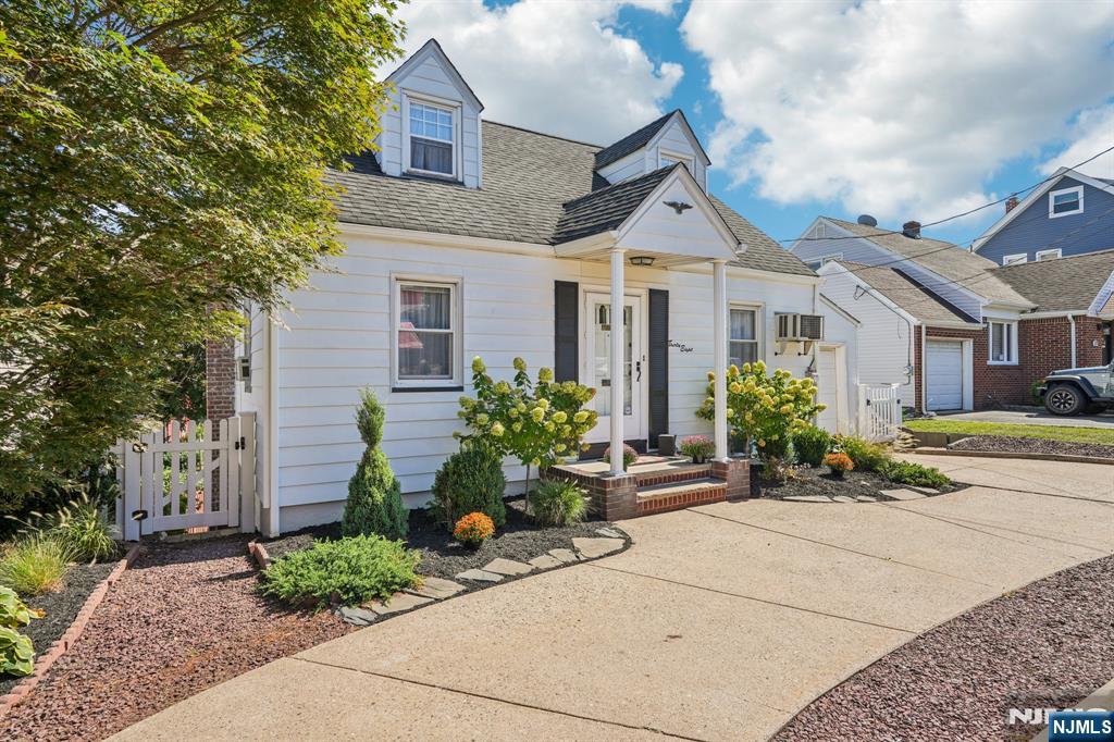 38 Hackensack Street