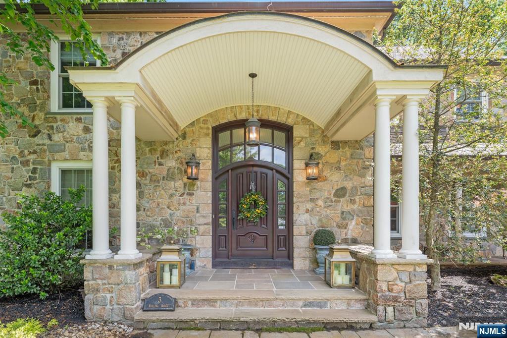 3 Rolling Ridge Drive