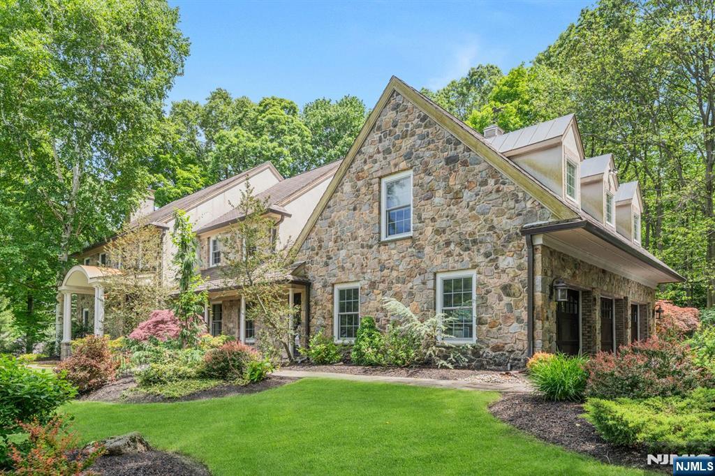 3 Rolling Ridge Drive