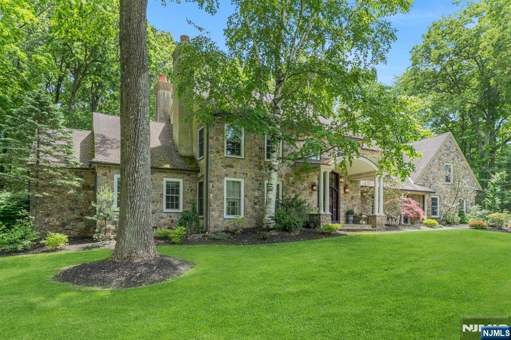3 Rolling Ridge Drive