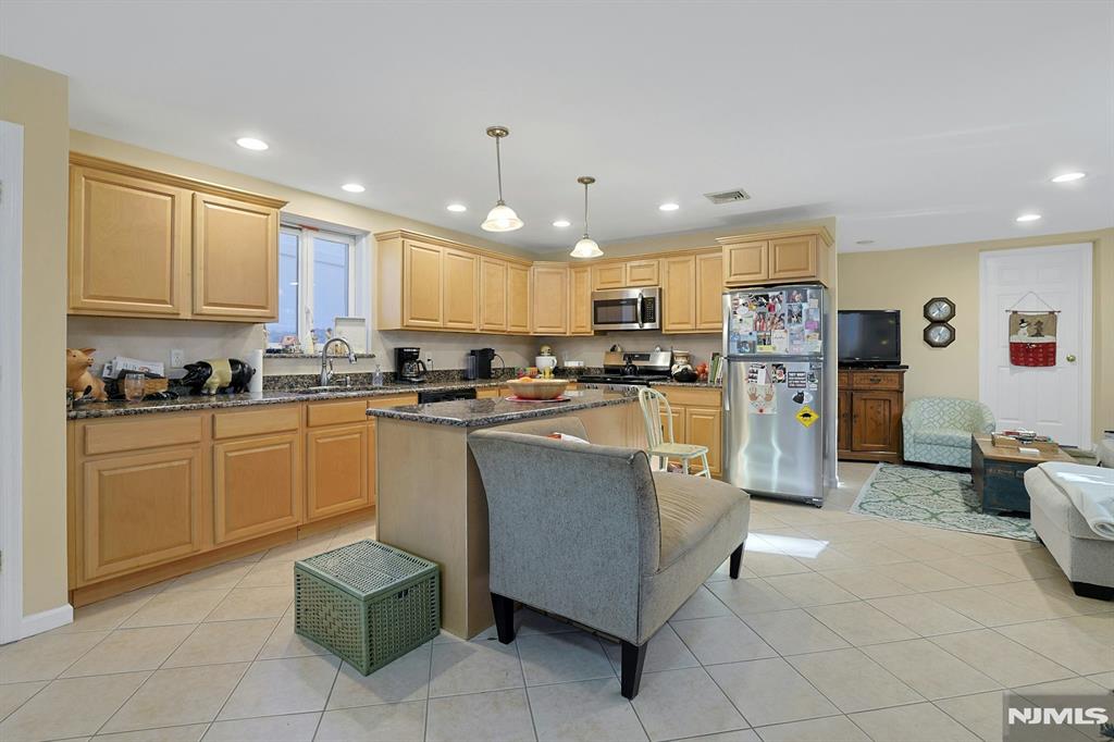 301 W CRESCENT Avenue