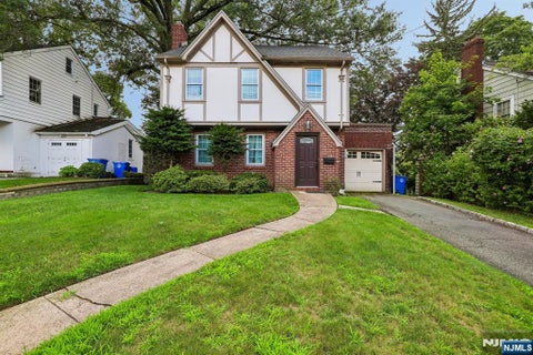 Photo of 22 Elm Street, Tenafly, NJ 07670 (MLS # 26031235)