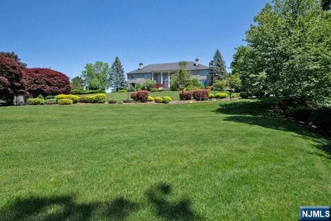 16 Shinnecock Trail Franklin Lakes NJ 07417